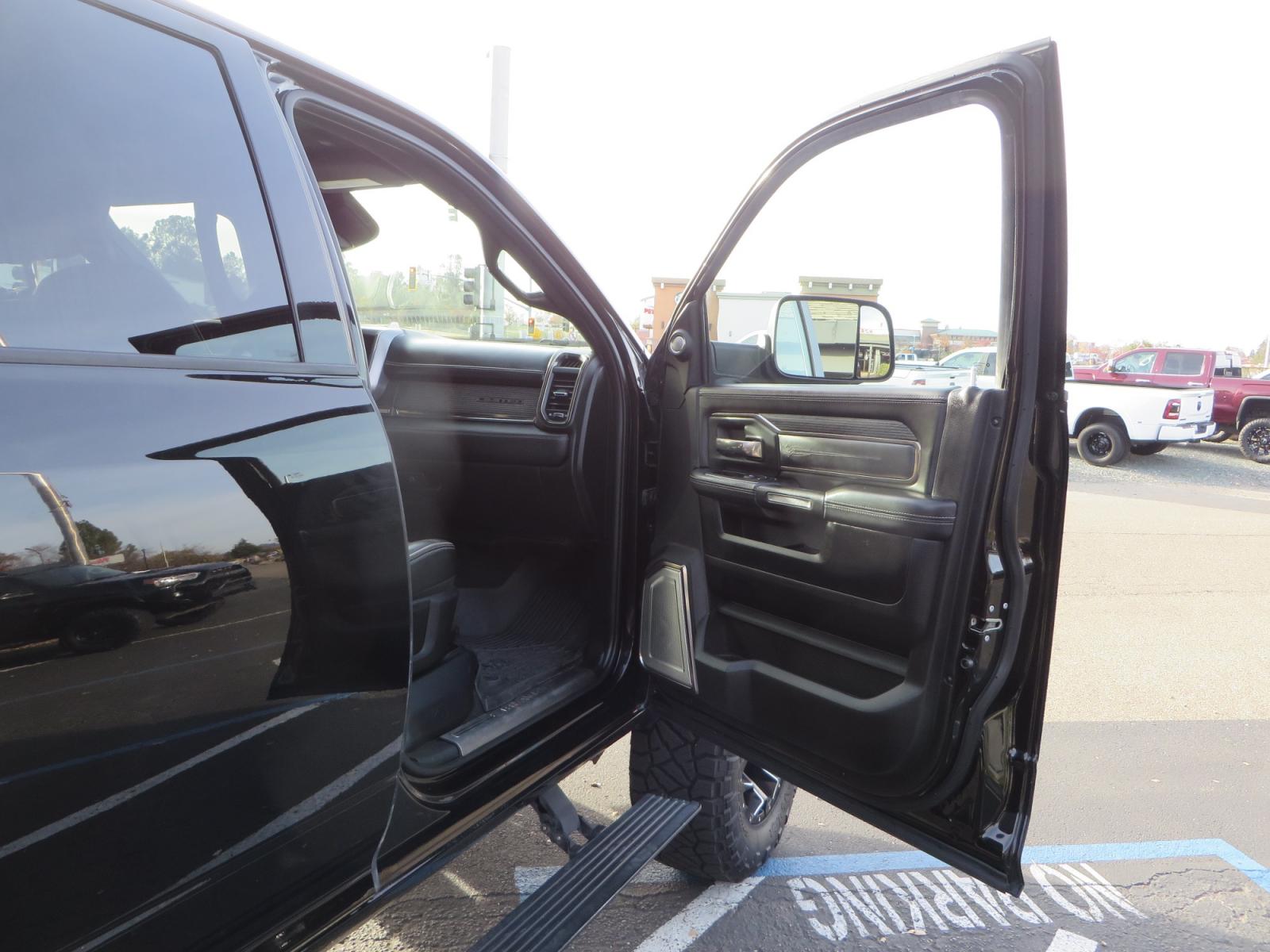 2020 BLACK /BLACK RAM 3500 Limited Mega Cab (3C63R3PLXLG) with an 6.7L I6 HO Turbo Diesel engine, Aisin 6-speed Automatic Transmission transmission, located at 2630 Grass Valley Highway, Auburn, CA, 95603, (530) 508-5100, 38.937893, -121.095482 - Photo #52